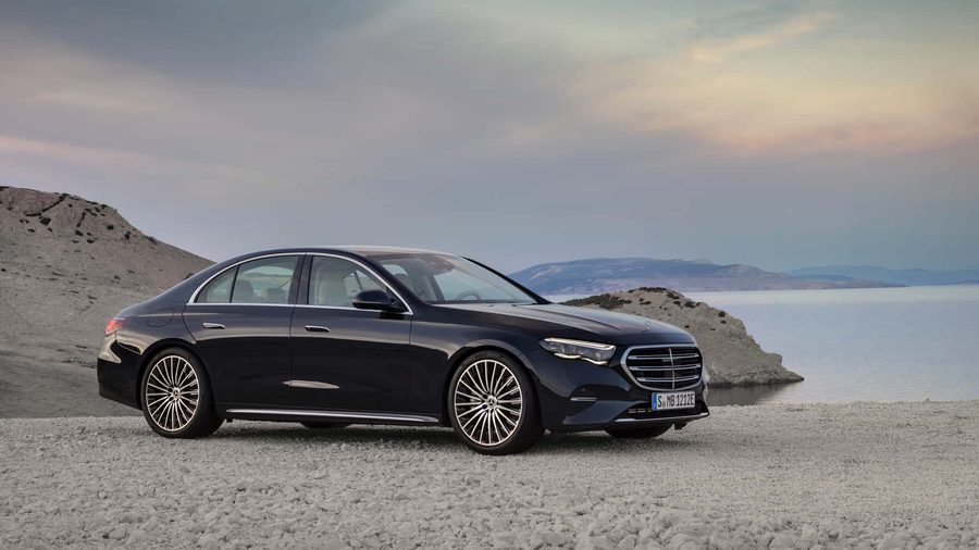 Mercedes Classe E 2025 noire - berline VTC Paris prestige