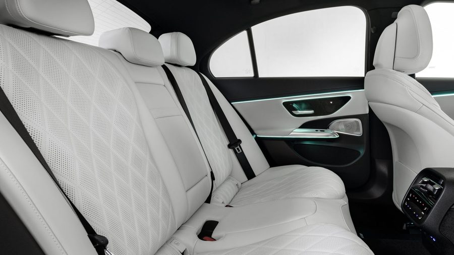 Intérieur Mercedes Classe E 2025 — sièges arrière VTC Paris